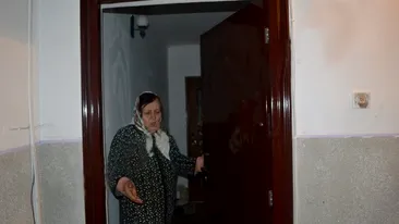 O poveste de dragoste ca-n filmele de comedie! Doi pensionari au fugit de-acasa si s-au casatorit in secret, in capoate!