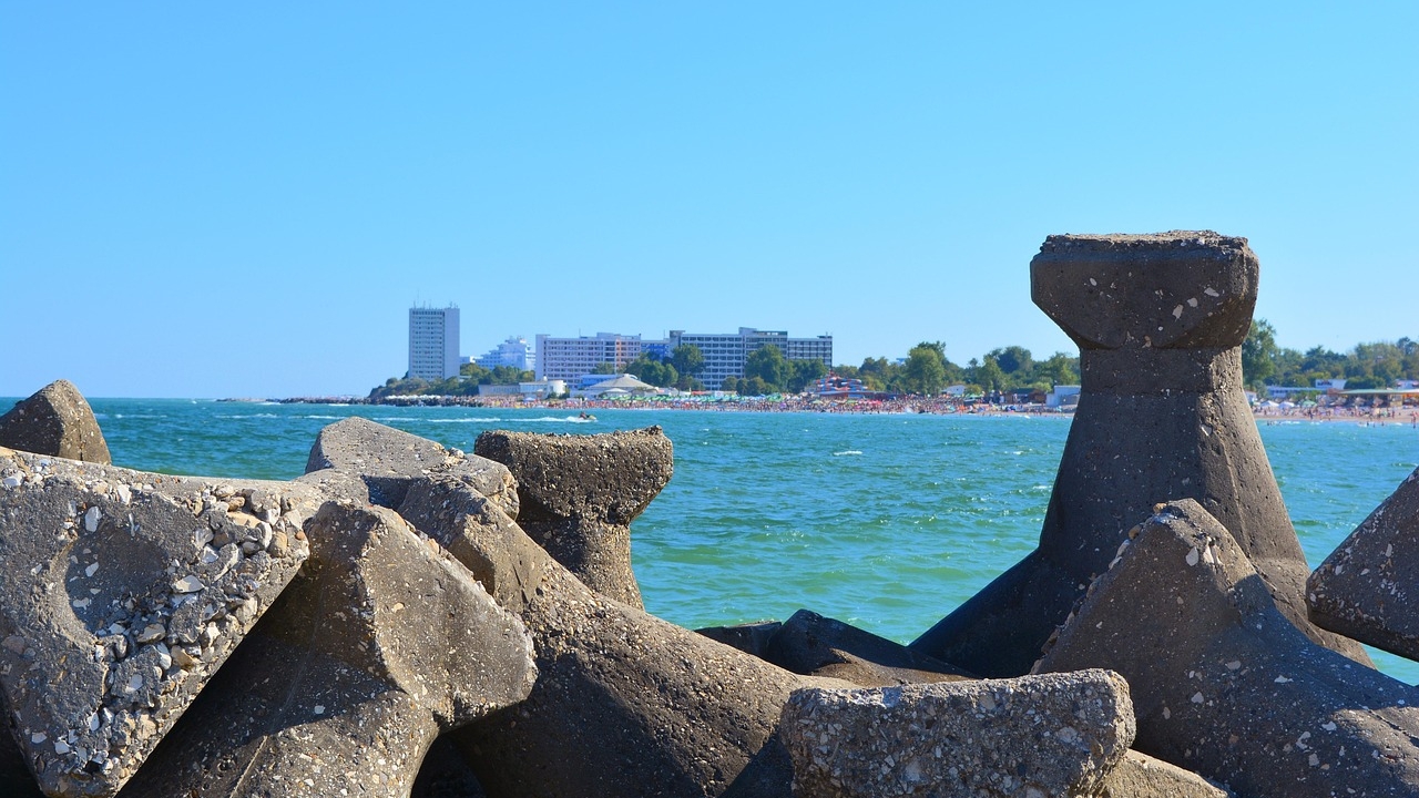 Vacanță cu 50 de lei pe noapte, pe litoralul românesc! Vești bune pentru românii care merg în septembrie la mare