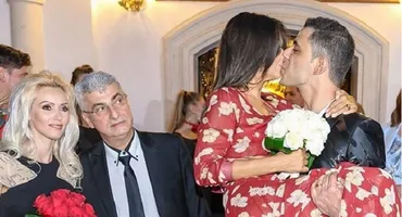 VIDEO / În ipostaza asta nu ai văzut-o niciodată! Oana Zăvoranu alăptează o pisică: Nu pot să cred!