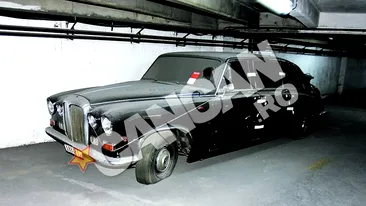 Dricul printesei Diana are o sosie in Bucuresti! Masina de colectie rugineste in parcarea de la Intercontinental