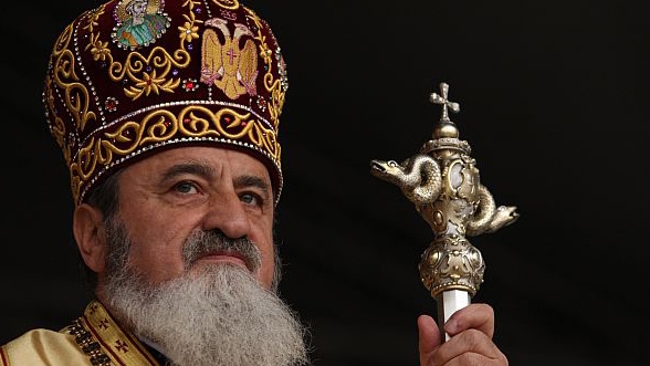 Opulenta maxima afisata de Mitropolitul Ardealului! Vine la sfintiri cu o limuzina de 63.000 de euro!