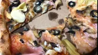 Scandalos! Ce a găsit o clientă, într-o pizza comandată într-un restaurant din Cluj-Napoca