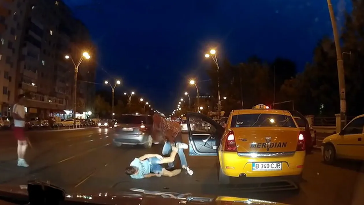 Bataie ca-n filme pe o strada din Bucuresti! Un taximetrist, ATACAT de un pieton! Ce s-a intamplat dupa ce s-a dat jos din masina