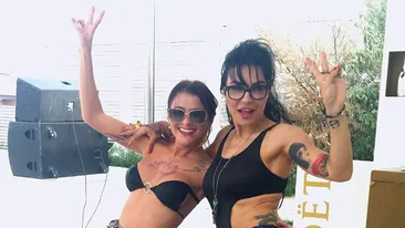 Nu ai mai vazut-o niciodata ASA! DJ Wanda deseneaza tatuaje la malul marii! Vezi cum se descurca bruneta!