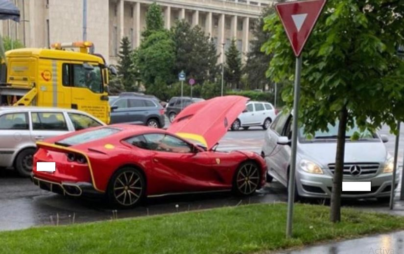Săptămâna trecută, Ferrari-ul a fost "ajutat" de un Mercedes să repornească