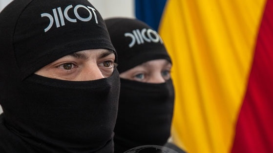 Procurorii DIICOT au luat cu asalt concomitent sediile cluburilor U Cluj şi Petrolul Ploieşti