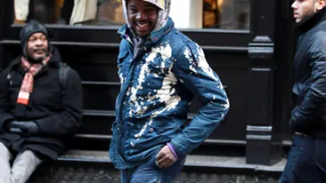 Umbla cu picioarele pe cap