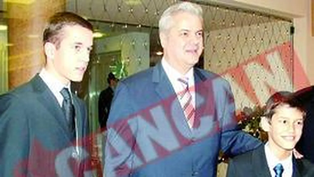 Adrian Nastase i-a facut cadou sotiei o croaziera la cercul polar