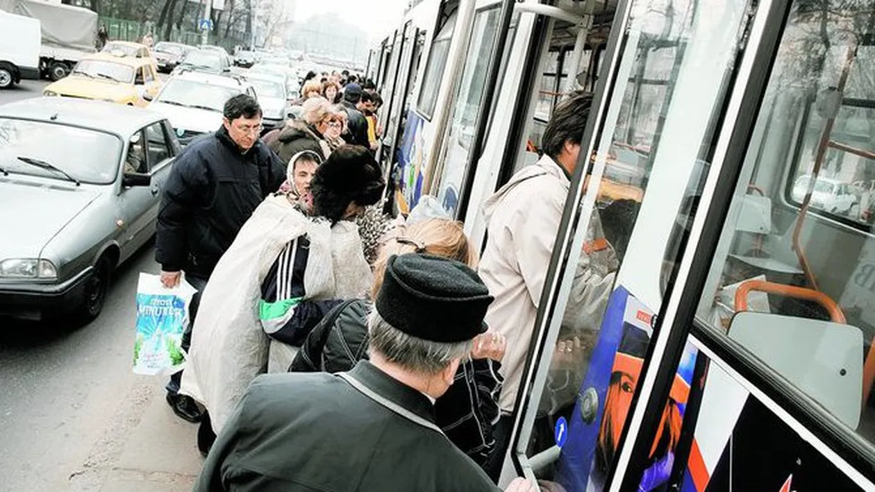 Pensionarii vor avea carduri cu cip pentru reduceri la transport