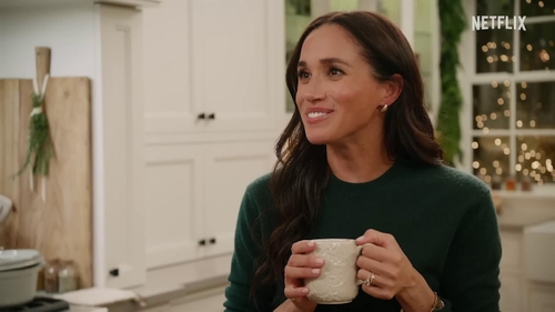 Meghan Markle, ”prinsă” la furat? A apărut purtând rochia de 8.000 de euro care dispăruse după ședința ei foto