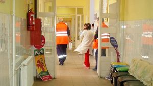 Caz șocant în Bacău! 24 de copii au ajuns la spital, după ce au mâncat de la un fast-food