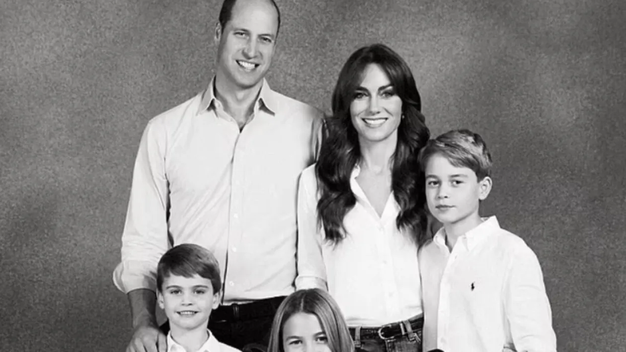 Gafă uriașă la Casa Regală Britanică. L-au lăsat pe micul prinț fără un deget chiar în poza de Crăciun