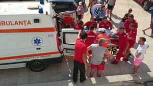 Pericol pentru toţi turiştii de la mare! Este inamicul invizibil, dar care atacă rău! Pândeşte în apă şi când mergeţi la masă