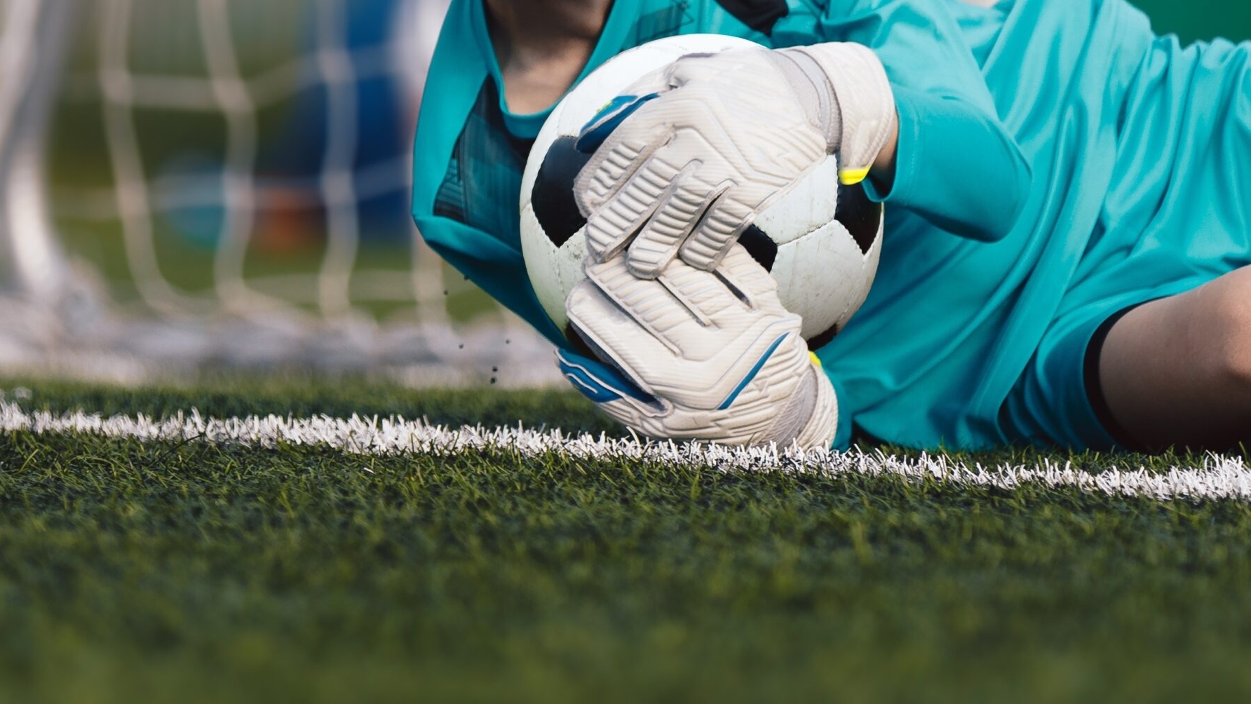 Fotbalist, SUSPENDAT 30 de ani pentru agresarea unui arbitru: „Să o ia razna în altă parte”