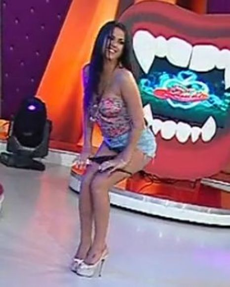 Daniela Crudu și-a dat chiloții jos în emisiunea lui Dan Capatos, fiind „hipnotizată” de Mircea N. Stoian