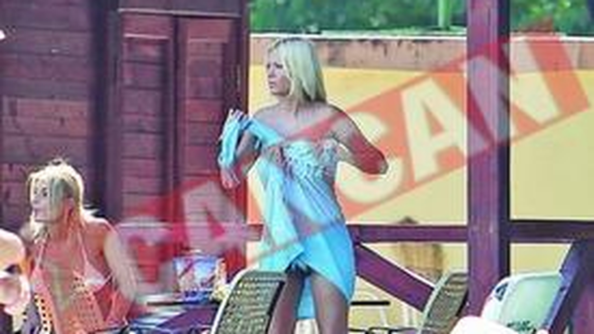 Simona Sensual face plaja cu nepotul ei