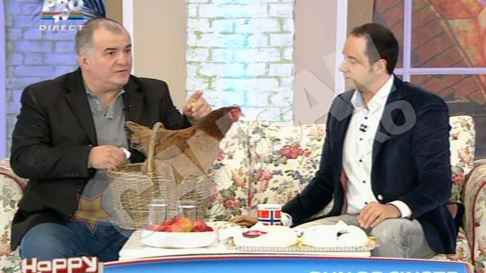 Calinescu a primit cadou o gaina de la Maruta! A botezat-o "Moni"