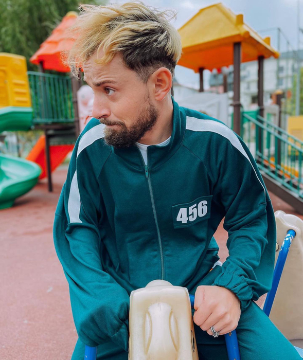 După spusele lui, emoțiile l-au copleșit în prima săptămână la radio fiindu-i teamă să nu cumva să apese pe butoanele greșite / (Sursa: Instagram)
