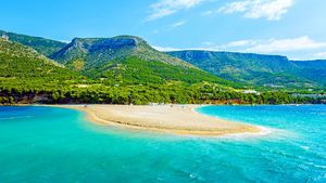 Croaţia redeschide litoralul pentru turişti! Care sunt regulile pe care oamenii trebuie să le respecte la malul mării