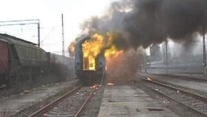Tren în flăcări la Vatra Dornei! Călătorii au fost evacuați de urgență