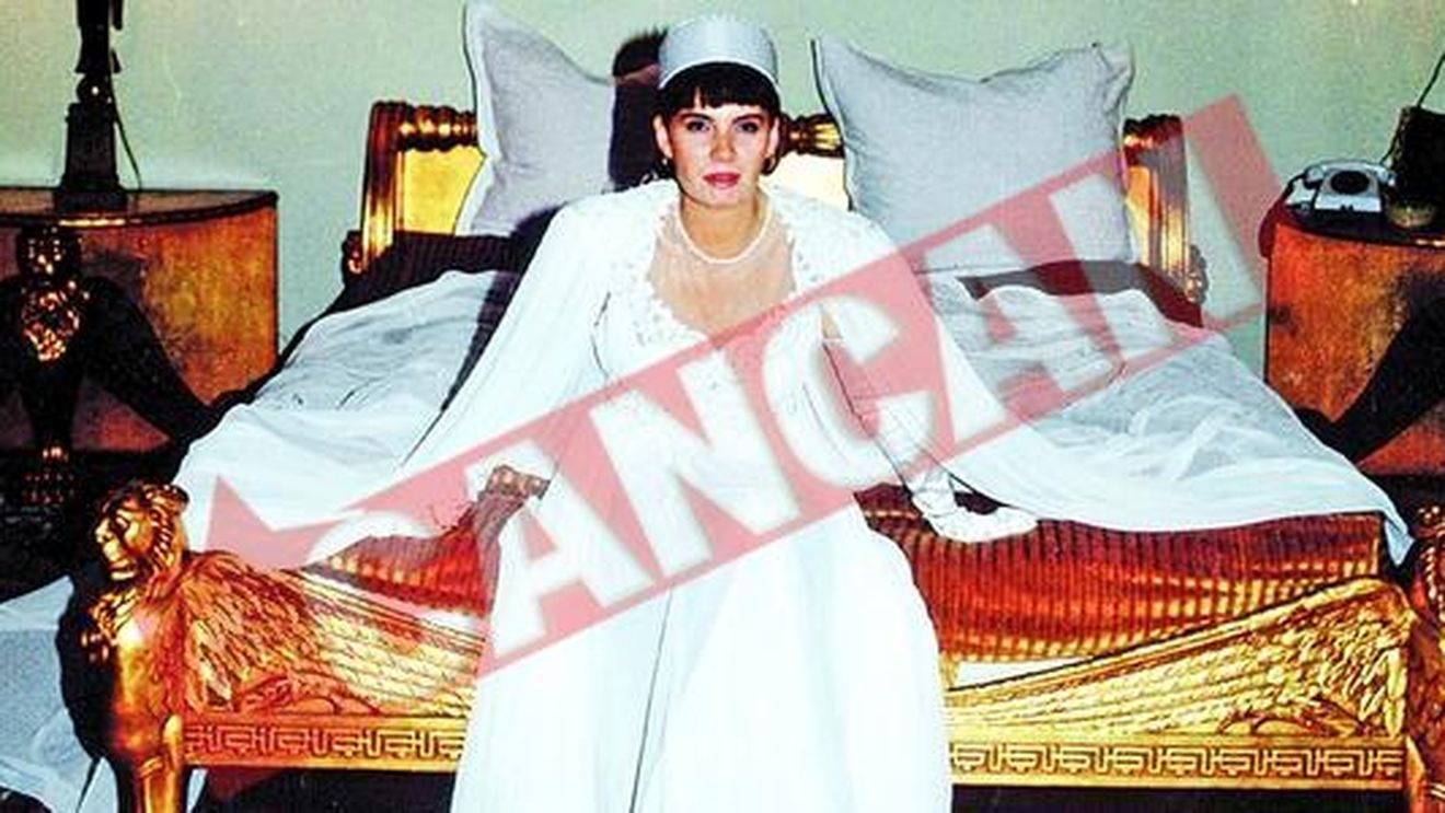 "A facut pipi pe poza mea, intr-un lighean, ca sa ma marit cu el!"