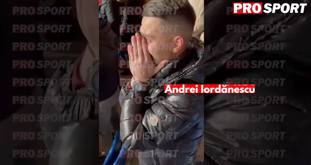 Andrei Iordănescu, în genunchi, plângând / sursă: Prosport