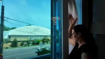 Pentru 364 lei, George din București a rezervat o cameră într-un hotel 4* din Mamaia. Când a vrut să iasă pe balcon, surpriză! Ce era balconul, de fapt