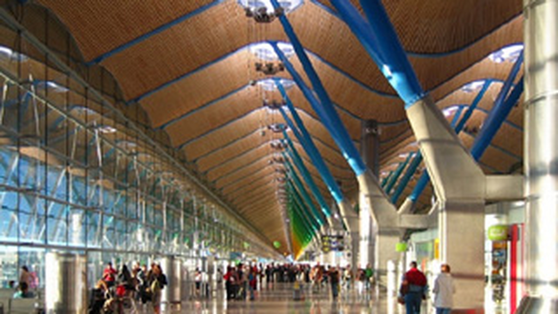 Un roman a murit intr-un aeroport din Madrid, in timp ce astepta sa se imbarce
