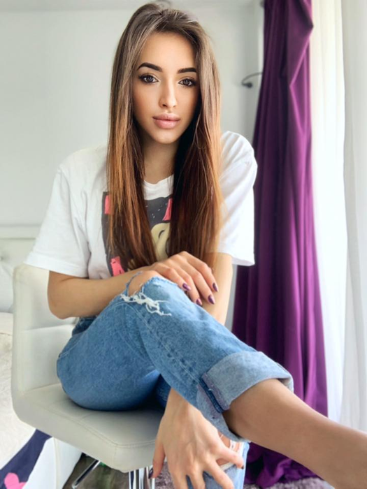 Larisa Iordache este din nou singură. Sexy-gimnasta, părăsită de iubit la doar trei luni de la logodna. FOTO