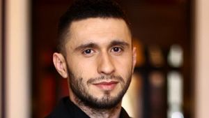 Actorul Dragos Bucur va prezenta din octombrie, in fiecare miercuri, la Pro TV, emisiunea "Visuri la cheie"