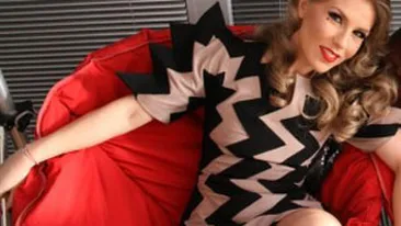 Corina Bud a fost o adolescenta rebela: Asa am ramas si acum, mereu copilaroasa si pusa pe sotii