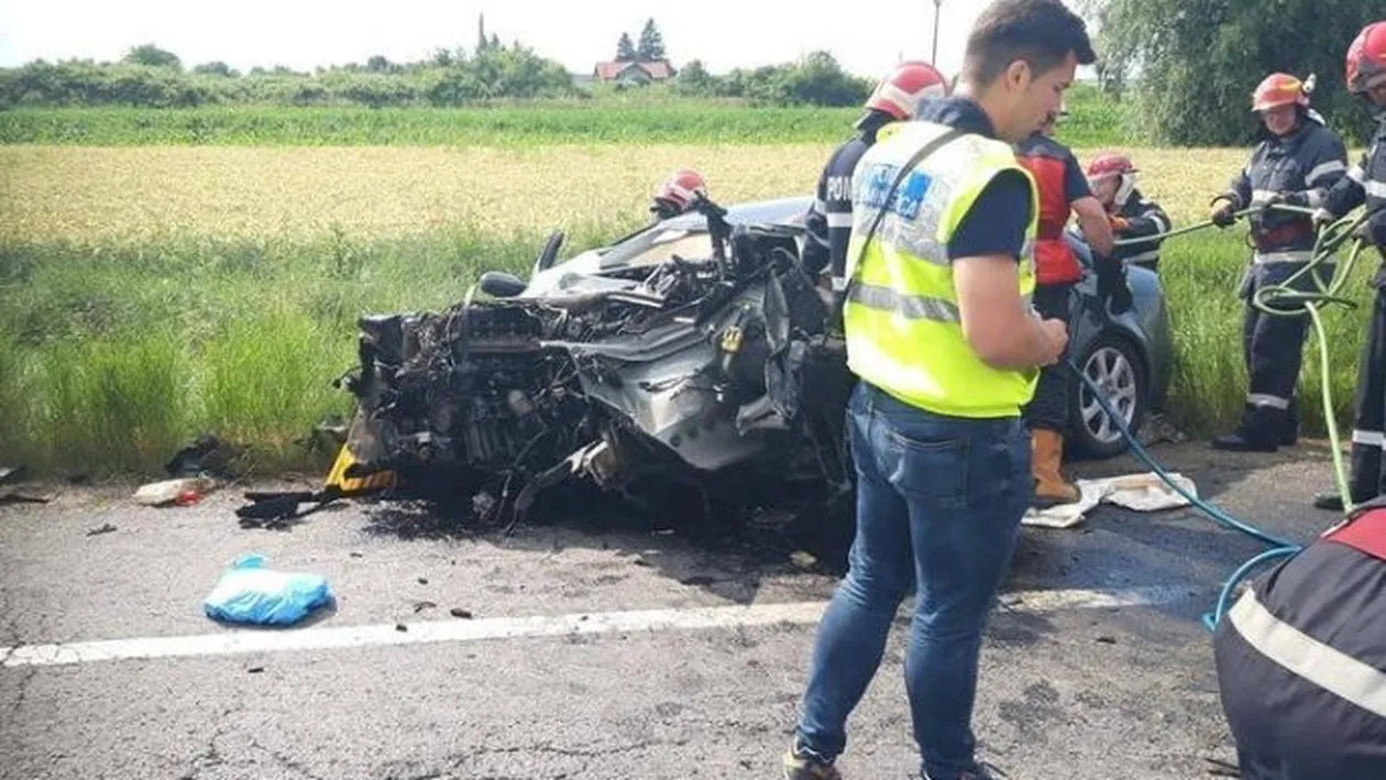 Accident grav pe Valea Oltului. O persoană a decedat, iar alta e grav rănită. Traficul a fost blocat
