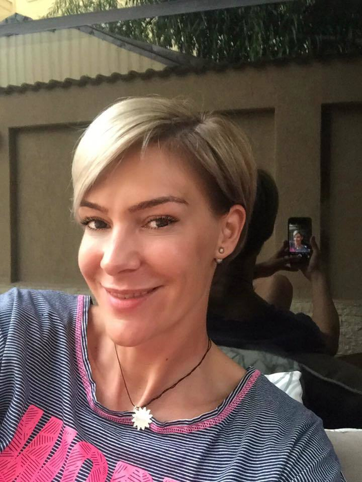 ROXANA CIUHULESCU, un nou iubit, la nici două luni de la divorţ! Vedeta l-a arătat tuturor:,,Mă merită‘’