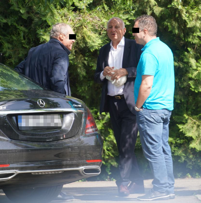 Costel Bucur a încasat un "pachet" în parcare