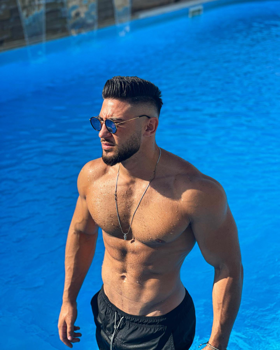 Bogdan Mocanu susține că a observat atracția fetelor față de bărbații cu vânătăi / (Sursa: Instagram)