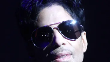 Prince, obligat sa plateasca despagubiri de patru milioane de dolari unei companii de parfumuri