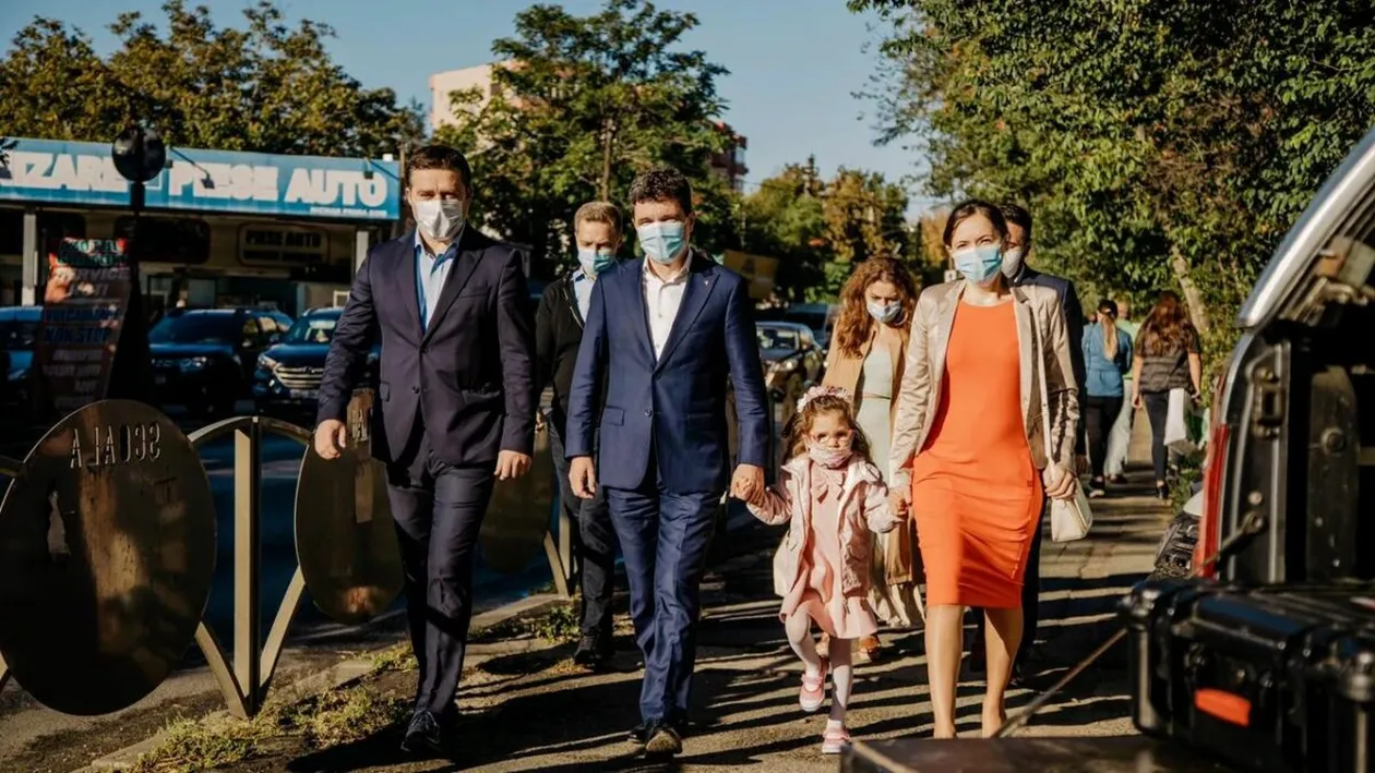 Vasluianca s-a combinat cu primarul Nicușor Dan într-un club din Capitală. Cum a decurs prima întâlnire dintre edil și femeia care îi este alături