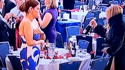 O invitată la cina lui Trump unde a avut loc atacul armat a profitat de moment ca să fure o şampanie