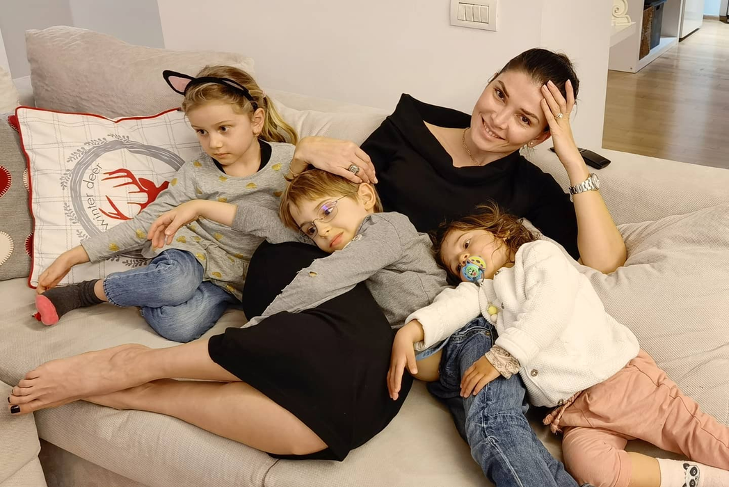 Alina Pușcaș arată senzațional în costum de baie la aproape 2 ani de când a născut-o pe Iris. Prezentatoarea și soțul ei, vacanță de lux în Dubai | FOTO