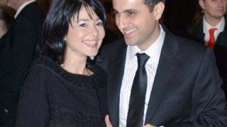 Oana Sarbu, grijulie cu Robert Turcescu! "Il tratez de varicela! In fiecare seara il ung cu alifie!"