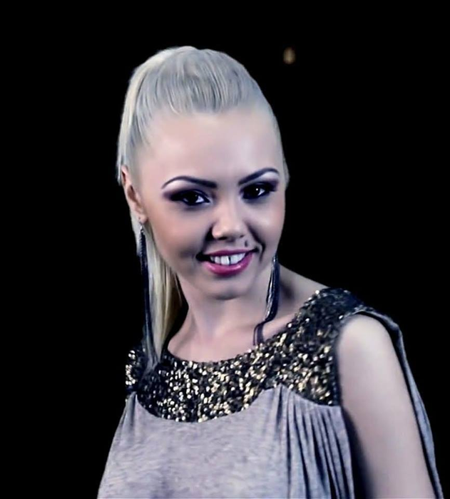 Tatăl Denisei Răducu a mers la mormântul ei, iar o fană i-a scris o scrisoare de Crăciun! Rândurile scrise au devenit virale: „Pentru a-mi mângâia inima înfometată de nesfârşita dragoste ce ţi-o port”