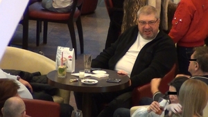 Sorin Ovidiu Balan s-a relaxat cu prietenii la mare! Vezi cine i-a tinut companie la terasa din amiaza pana-n noapte