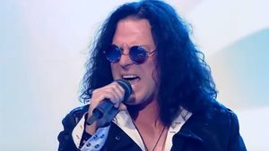 EXCLUSIV. Are o poveste incredibilă. E favorit să reprezinte România la ”Eurovision 2018”, dar… A lucrat înainte într-o…