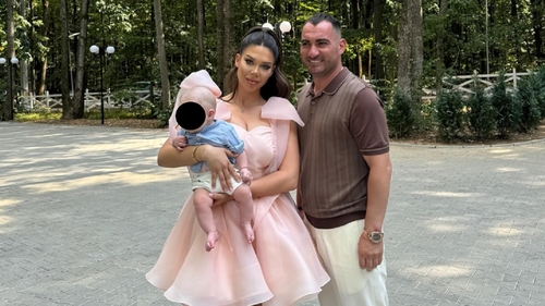 Cum arată fiul lui Pescobar! Micuțul a fost dus de mama lui la frizer