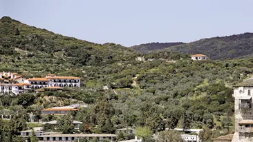 Athos, locul vrajit  Pe Muntele Sfant simti fosnetul aripilor de ingeri