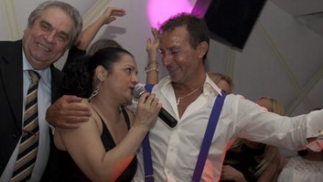 Inceput de Sarbatori cu o vizita la medici! Cornelia Catanga s-a ales cu un dinte spart in timpul unui recital!