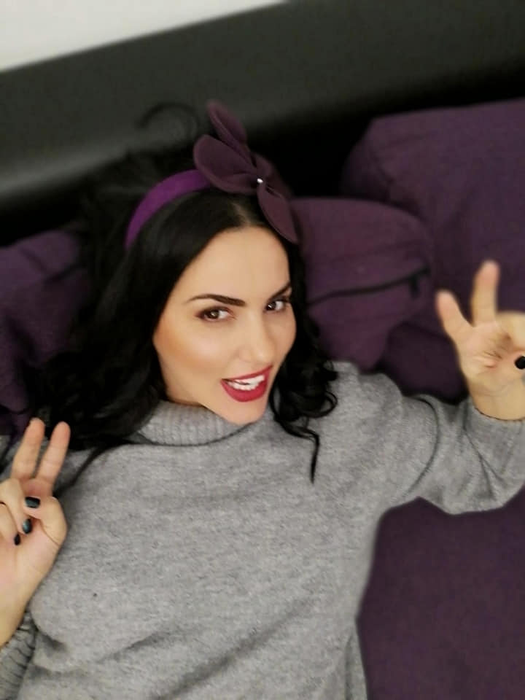 Lavinia Pîrva, cu burtica de gravidă la vedere! Vedeta radiază de fericire