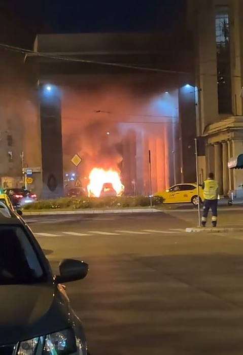 Incendiu la Gara de Nord! O mașină a fost cuprinsă de flăcări, apoi a explodat
