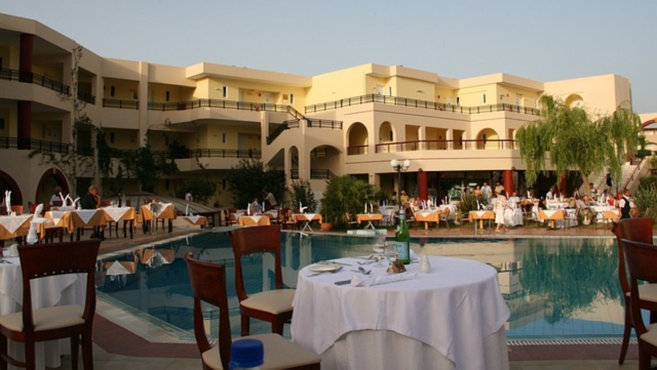 Vacanța unui român s-a transformat într-un coșmar. Ce a pățit când a ajuns la hotelul din Grecia: „Am plătit niște bani...”