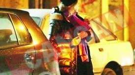 Anca Badiu sofeaza cu Bijou in brate